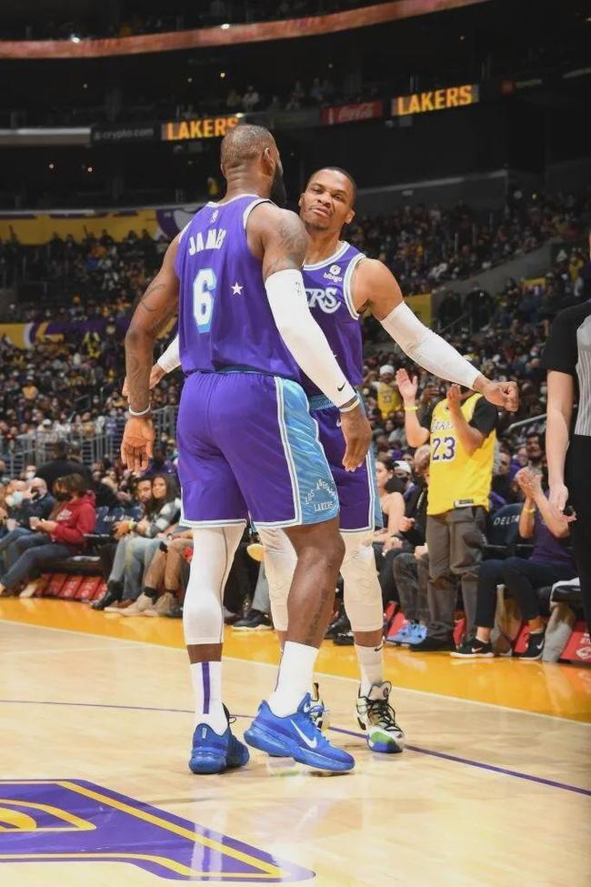 金彭贝谈登贝莱荣膺金球奖：看到他在台上落泪，我真的很感动